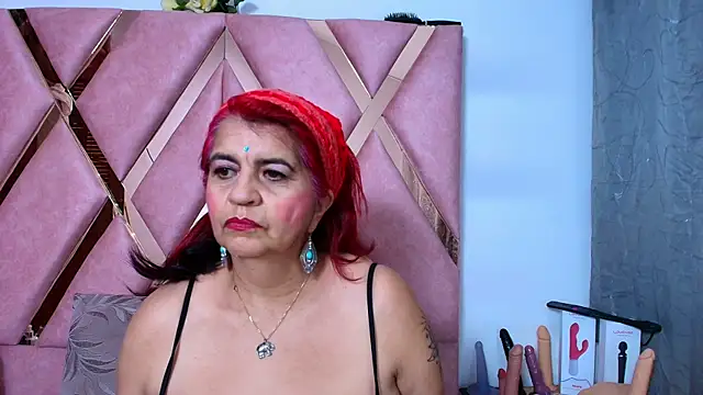 Snapshot of RoxetteMature chatting on June 21, 2026, 3:31 am RoxetteMature online show from June 21, 2026, 3:31 am