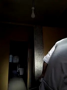 kisstoyousoon2024 online show from February 3, 2025, 3:06 pm