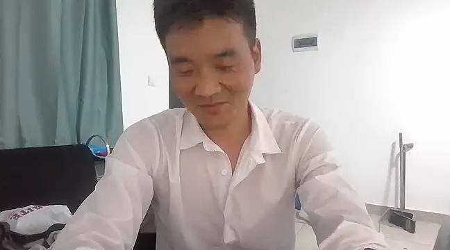 kisstoyousoon2024 online show from March 9, 2025, 6:21 pm