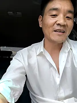 kisstoyousoon2024 online show from March 11, 2025, 12:28 pm