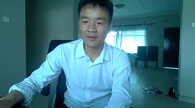 kisstoyousoon2024 online show from March 15, 2025, 12:34 pm