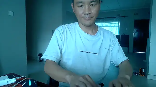 kisstoyousoon2024 online show from March 17, 2025, 1:29 pm