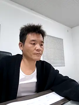 kisstoyousoon2024 online show from September 17, 2025, 7:37 pm