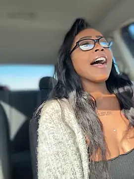 Snapshot of Blazerina chatting on October 24, 2025, 6:59 pm Blazerina online show from October 24, 2025, 6:59 pm