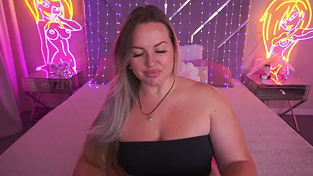 KiraCandyS online show from May 28, 2026, 8:39 pm