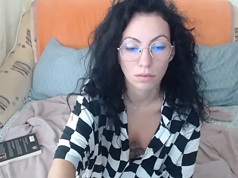 Emmatoo online show from November 2, 2025, 10:50 am