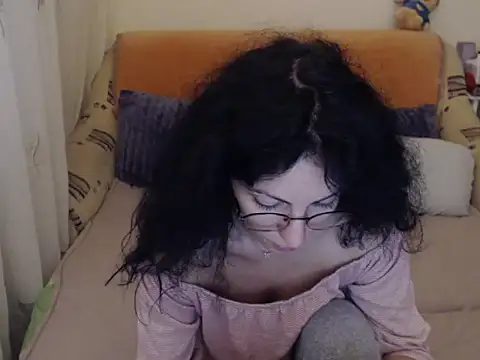 Emmatoo online show from November 26, 2025, 2:07 pm