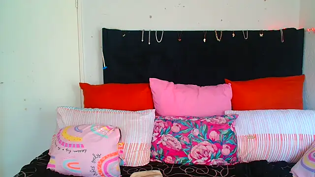 SAVAGExBOO online show from November 5, 2025, 4:01 am