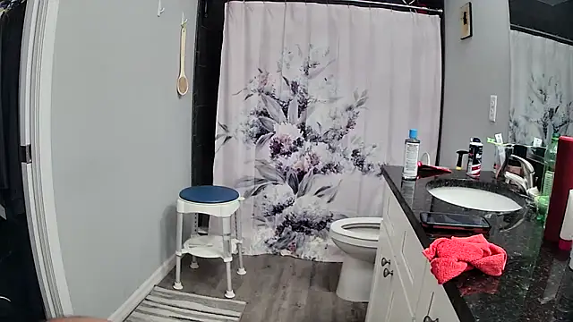 Snapshot of lou63ponce chatting on September 8, 2025, 8:41 pm lou63ponce online show from September 8, 2025, 8:41 pm