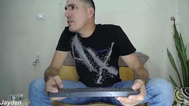 Snapshot of jayydenandjacob chatting on November 15, 2025, 6:37 pm jayydenandjacob online show from November 15, 2025, 6:37 pm