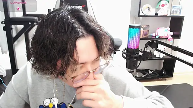 Shizukuu online show from March 16, 2025, 3:50 pm