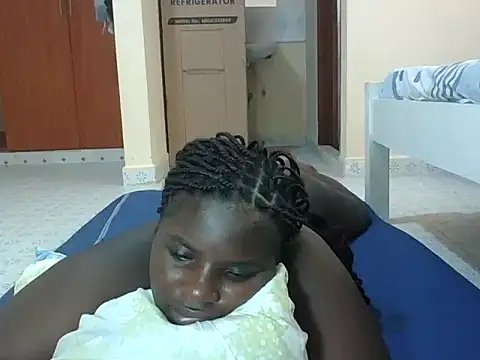 hotebbbyy online show from January 19, 2026, 6:39 am