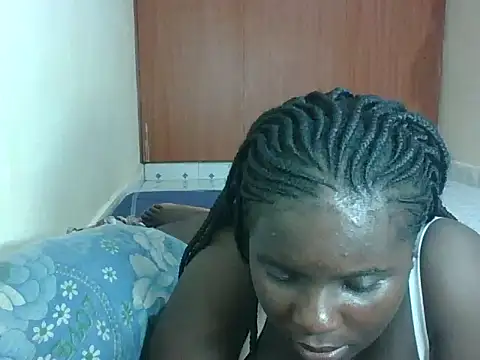 hotebbbyy online show from April 3, 2026, 8:07 pm