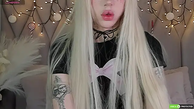 Snapshot of Joy_Barker chatting on December 20, 2025, 8:43 am Joy Barker online show from December 20, 2025, 8:43 am