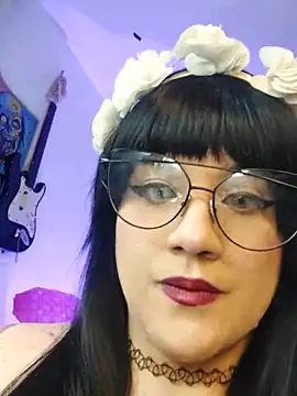 Snapshot of ItsNaiixa chatting on December 17, 2024, 10:22 pm ItsNaiixa online show from December 17, 2024, 10:22 pm