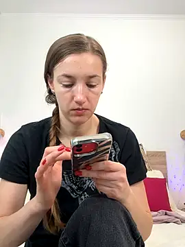 KateRedgar online show from November 8, 2025, 9:53 am