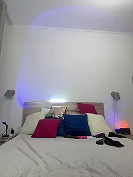 KateRedgar online show from February 18, 2026, 2:24 pm