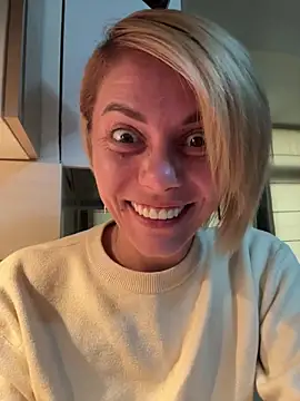 Snapshot of tanyagrey chatting on October 27, 2025, 6:50 am tanyagrey online show from October 27, 2025, 6:50 am