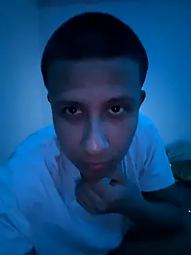 Snapshot of AdrianUquillas chatting on November 26, 2025, 1:06 am AdrianUquillas online show from November 26, 2025, 1:06 am