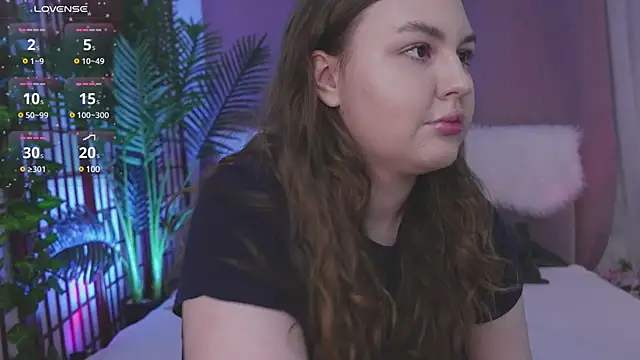 Mia  Peach online show from January 13, 2025, 9:09 pm