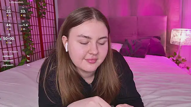 Mia  Peach online show from February 22, 2025, 3:12 am