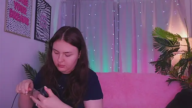 Mia  Peach online show from March 12, 2025, 10:39 pm