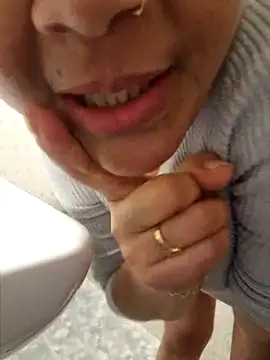 lamorbosa37 online show from February 18, 2026, 2:24 pm