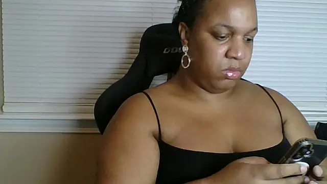 Snapshot of Badgirlbrittt chatting on September 25, 2025, 12:03 am Badgirlbrittt online show from September 25, 2025, 12:03 am