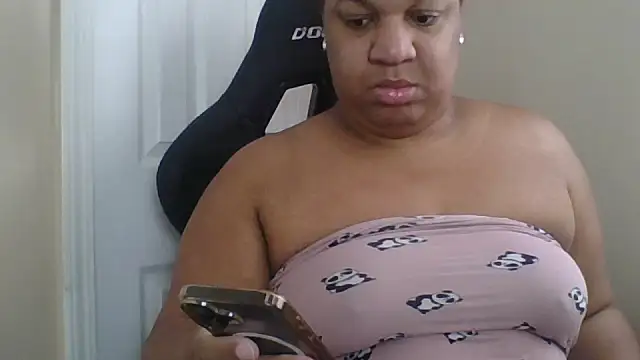 Snapshot of Badgirlbrittt chatting on December 17, 2025, 3:51 pm Badgirlbrittt online show from December 17, 2025, 3:51 pm