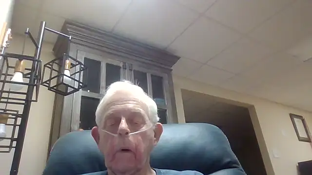 Snapshot of bootlegmanz chatting on May 31, 2026, 7:37 pm bootlegmanz online show from May 31, 2026, 7:37 pm