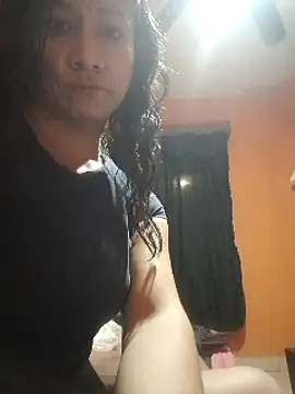 miicheele32 online show from January 2, 2025, 8:17 am