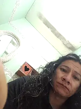 miicheele32 online show from February 5, 2025, 7:42 pm