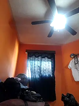 miicheele32 online show from March 18, 2025, 6:04 pm