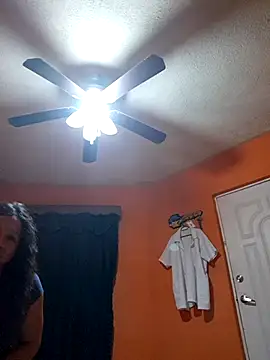 miicheele32 online show from October 15, 2025, 7:52 am