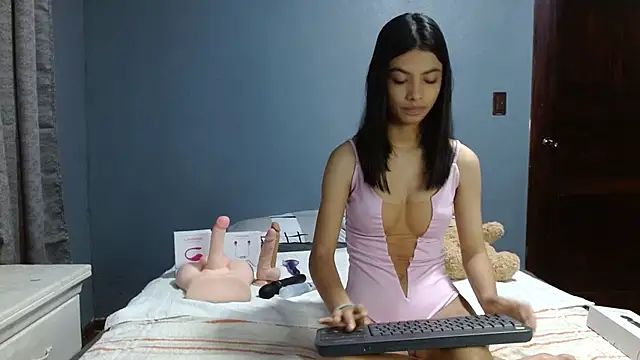 Snapshot of LiaOrtiz69 chatting on December 7, 2024, 12:19 am LiaOrtiz69 online show from December 7, 2024, 12:19 am