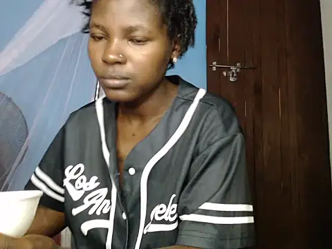 TrishaKalid online show from October 27, 2025, 8:18 am