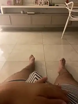 Juanes432 online show from February 16, 2026, 4:41 am