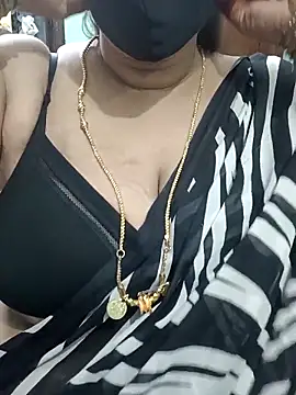 Snapshot of ashikaa_r chatting on December 2, 2025, 1:05 pm ashikaa r online show from December 2, 2025, 1:05 pm