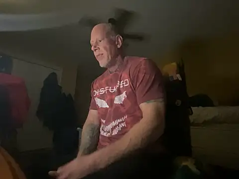 Snapshot of hunterbiggun007 chatting on December 19, 2025, 5:53 pm hunterbiggun007 online show from December 19, 2025, 5:53 pm