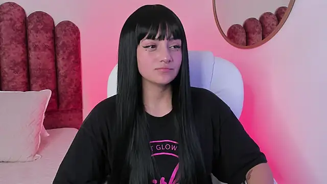 Snapshot of nahiapaws chatting on December 5, 2024, 6:11 pm nahiapaws online show from December 5, 2024, 6:11 pm