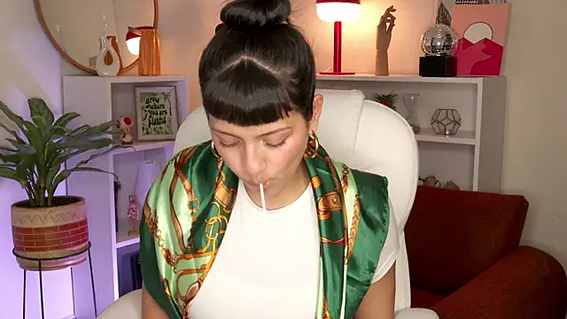 Snapshot of nahiapaws chatting on October 9, 2025, 7:34 pm nahiapaws online show from October 9, 2025, 7:34 pm