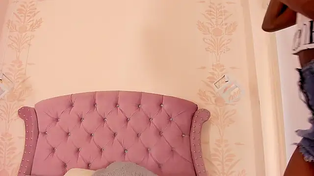 DaphneLloyd online show from September 29, 2025, 8:02 pm