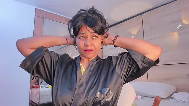 martina touss online show from November 11, 2025, 12:05 pm