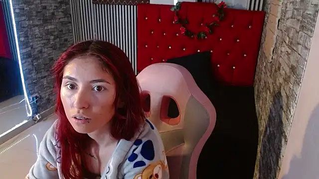 mildre303av online show from December 4, 2025, 9:45 pm