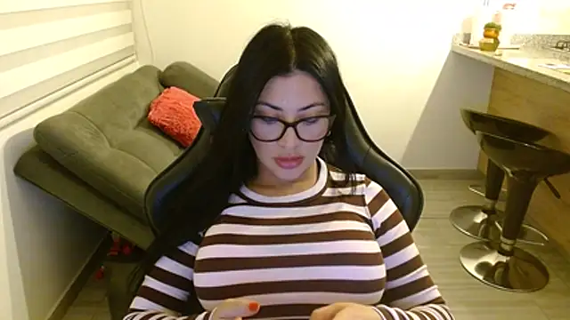 Snapshot of Charlotte_cute18 chatting on July 18, 2026, 12:15 am Charlotte cute18 online show from July 18, 2026, 12:15 am