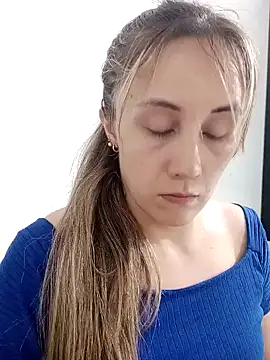 Isabel23zr online show from December 30, 2024, 10:12 pm