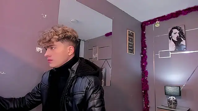 Snapshot of ANDRIUS_24 chatting on December 3, 2024, 1:43 pm ANDRIUS 24 online show from December 3, 2024, 1:43 pm