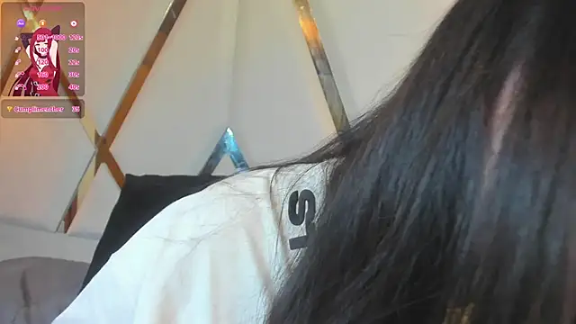 MarielQueenx online show from January 4, 2025, 6:52 am