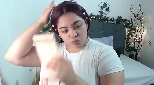 Snapshot of KathyGonzalez chatting on December 17, 2024, 11:39 am KathyGonzalez online show from December 17, 2024, 11:39 am