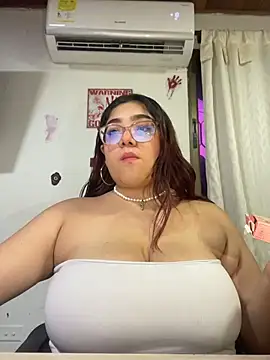 Snapshot of KathyGonzalez chatting on October 7, 2025, 10:51 pm KathyGonzalez online show from October 7, 2025, 10:51 pm